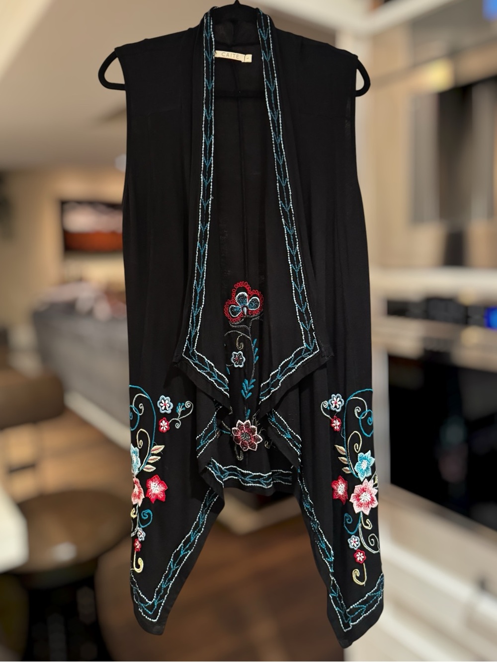 Gorgeous CAITE Black Embroidered Floral Open Front Soft Jersey Knit Vest, L